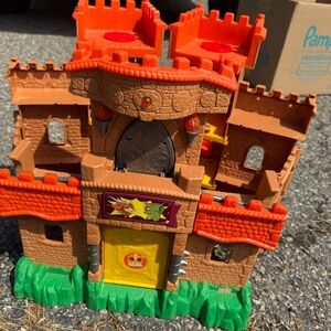 Pre Owned 2012 Fisher Price Imaginext Eagle Talon Castle